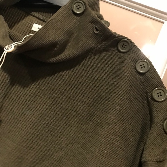 Max Studio Top - Picture 2 of 7